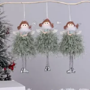 Trio de hadas navideñas con traje de lana verde